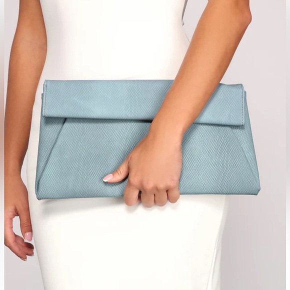 Urban Expressions Emilia Clutch - Picture 1 of 11